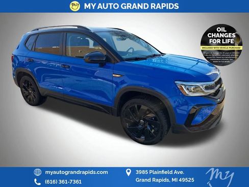 Used 2024 Volkswagen Taos SE AWD/4WD image 1