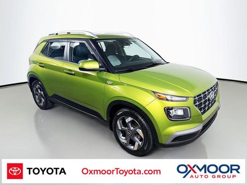 Used 2022 Hyundai Venue SEL FWD image 1