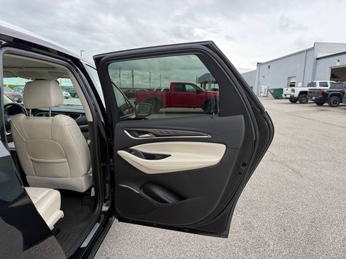 Used 2023 Buick Enclave Avenir w/ Avenir Technology Package AWD/4WD image 40