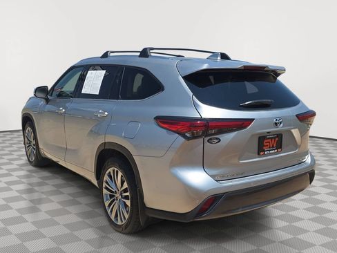 Used 2023 Toyota Highlander Limited FWD image 5