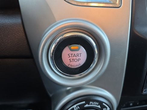 Used 2018 Nissan Titan SV w/ SV Convenience Package image 30