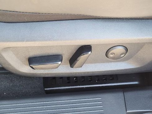 Used 2024 Nissan Rogue SV w/ SV Premium Package image 17