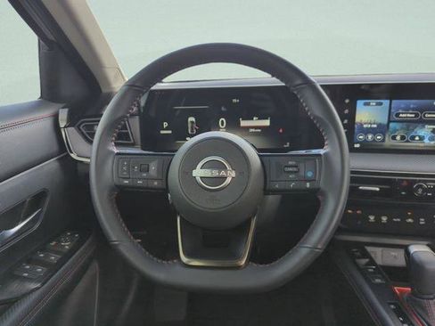 Certified 2025 Nissan Kicks SR image 25