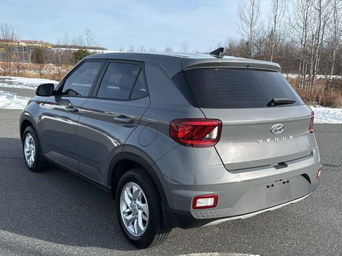 Used 2021 Hyundai Venue SE image 9
