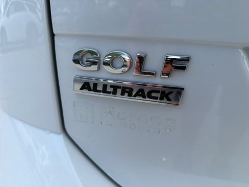 Used 2017 Volkswagen Golf Alltrack S AWD/4WD image 9