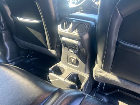 Used 2022 Jeep Gladiator Overland w/ Popular Equipment Package AWD/4WD image 43