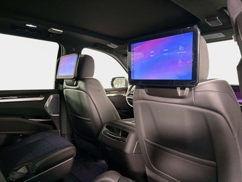 Used 2026 Cadillac Escalade Platinum Sport w/ LPO, ONYX Package AWD/4WD image 24