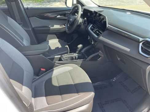 Used 2024 Chevrolet TrailBlazer LT AWD/4WD image 17