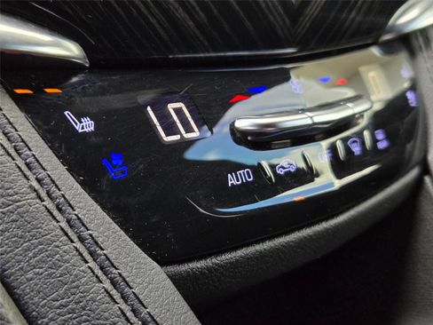 Used 2023 Cadillac XT6 Premium Luxury w/ Technology Package FWD image 22