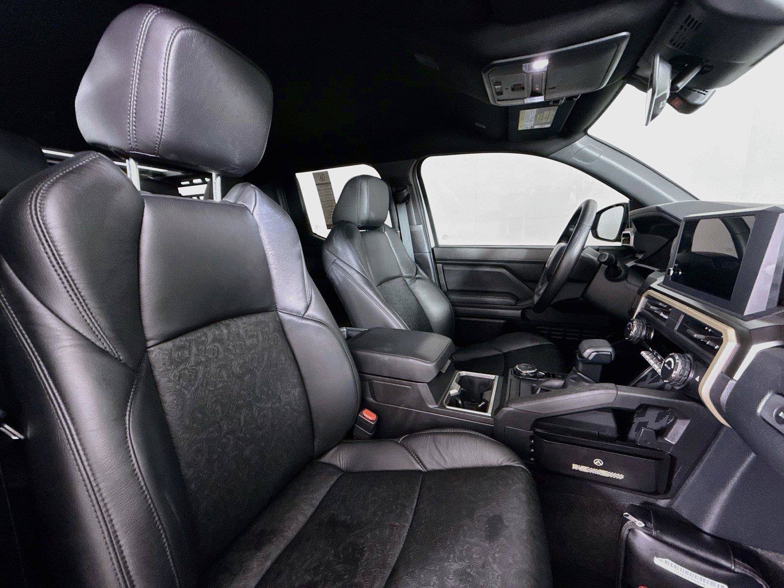 Certified 2025 Toyota Tacoma SR5 AWD/4WD image 40
