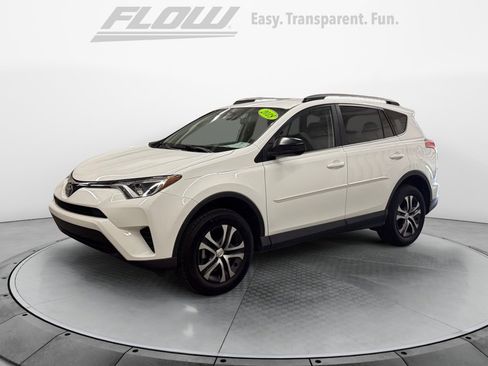 Used 2018 Toyota RAV4 LE image 4