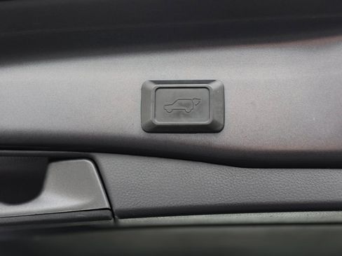 Used 2020 Toyota RAV4 XLE image 18