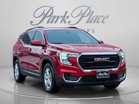 Used 2023 GMC Terrain SLE w/ Driver Convenience Package FWD image 4