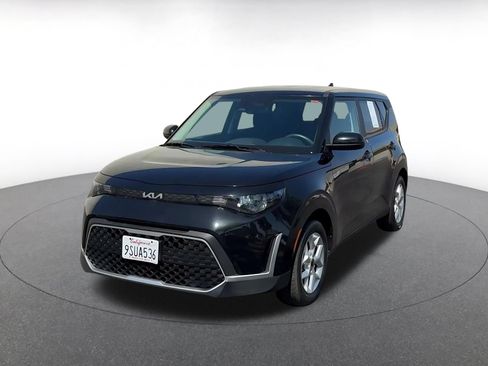 Used 2025 Kia Soul LX w/ LX Technology Package FWD image 7