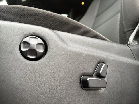 Used 2019 Jeep Grand Cherokee Laredo image 12