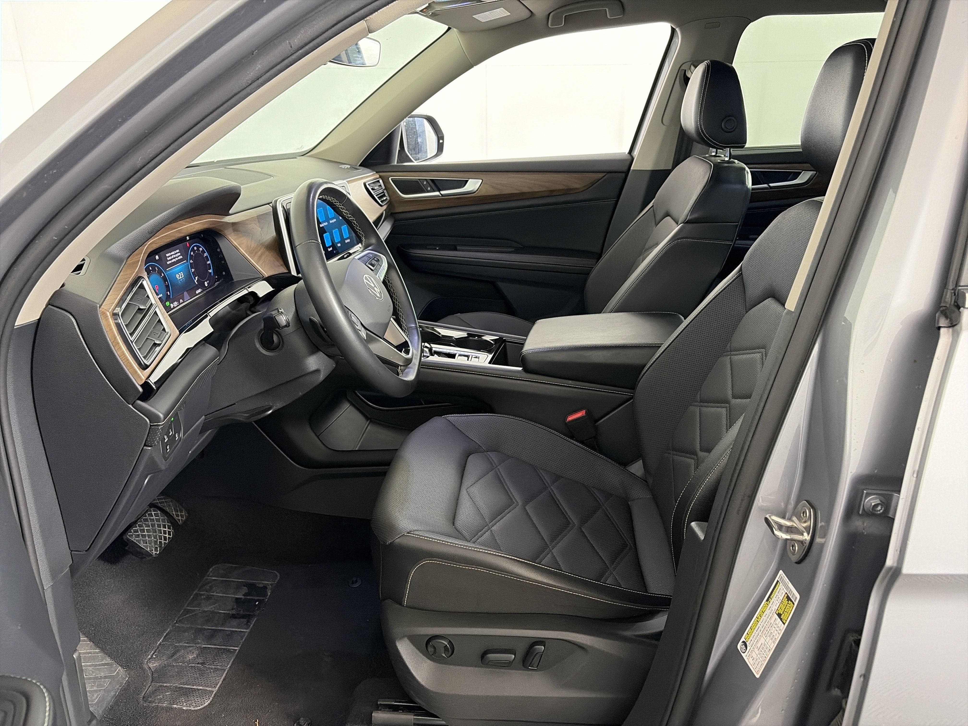 Used 2024 Volkswagen Atlas SE AWD/4WD image 6