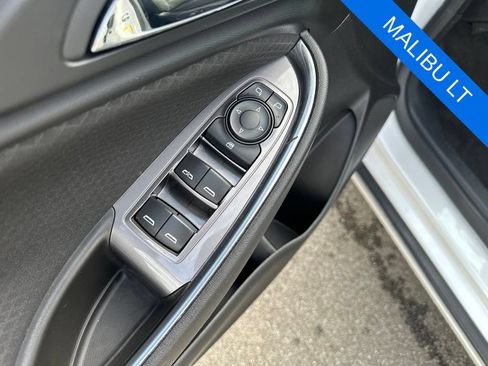 Used 2018 Chevrolet Malibu LT w/ Driver Confidence Package FWD image 10