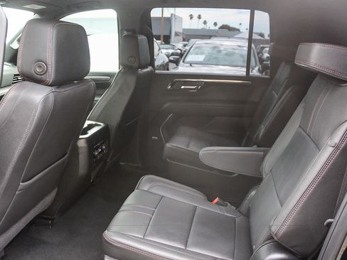 Used 2025 Chevrolet Suburban RST w/ Comfort Package RWD image 18