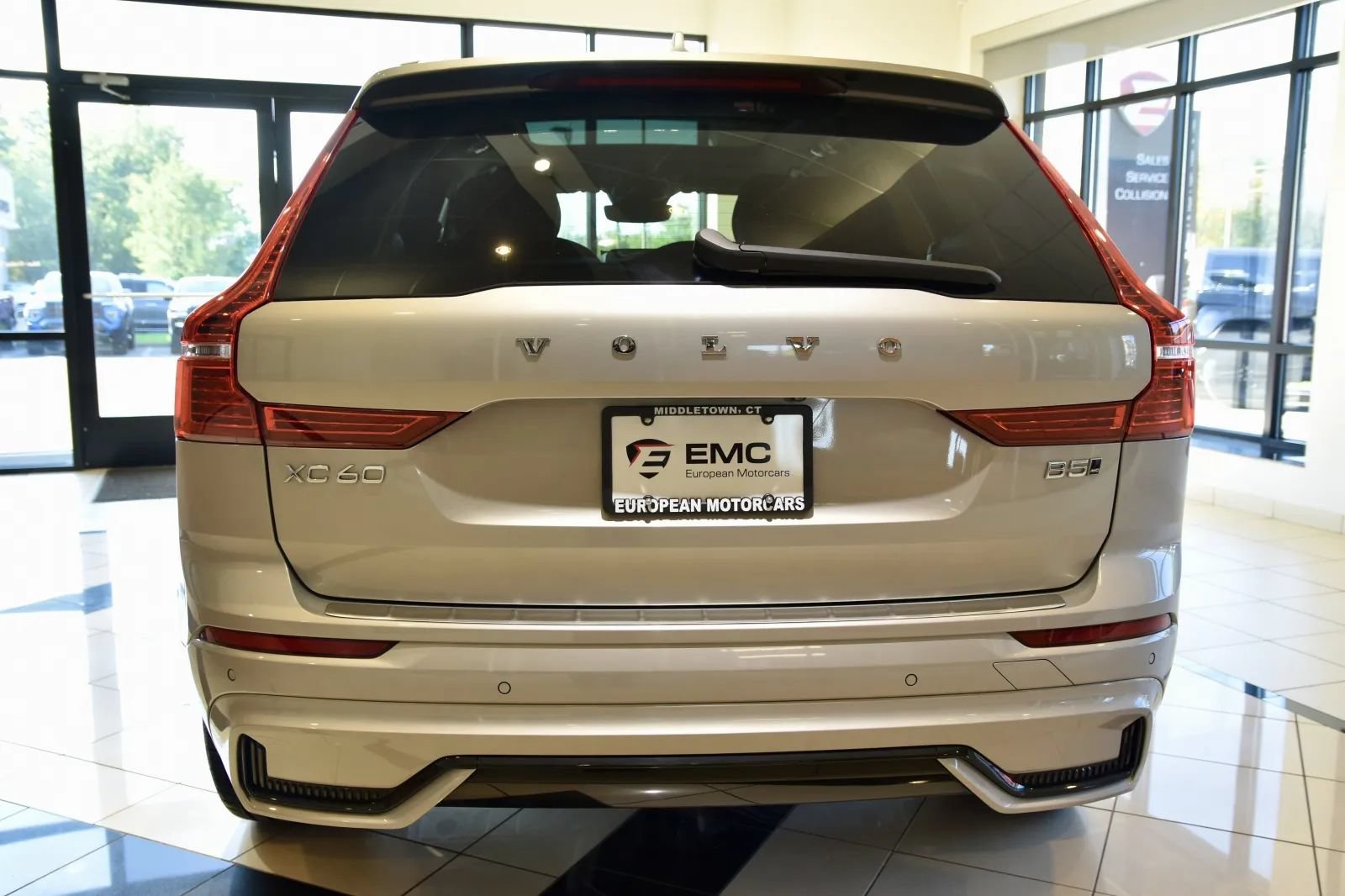 Used 2024 Volvo XC60 B5 Plus w/ Protection Package Premier AWD/4WD image 5