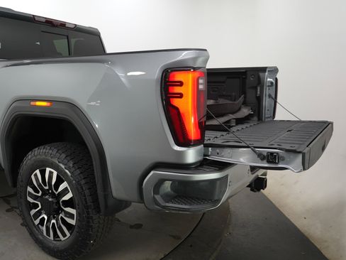 Used 2025 GMC Sierra 2500 Denali w/ Technology Package AWD/4WD image 9
