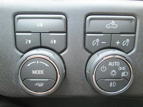 Used 2025 Chevrolet Silverado 2500 LT w/ Convenience Package AWD/4WD image 20