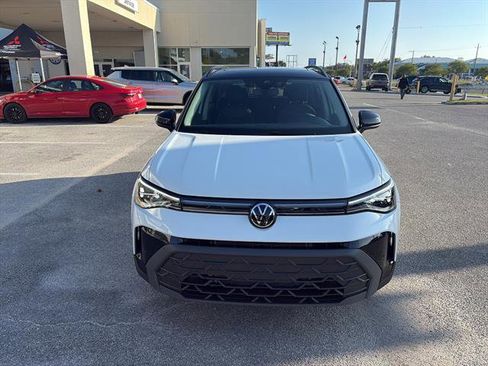 New 2026 Volkswagen Taos SE FWD image 2