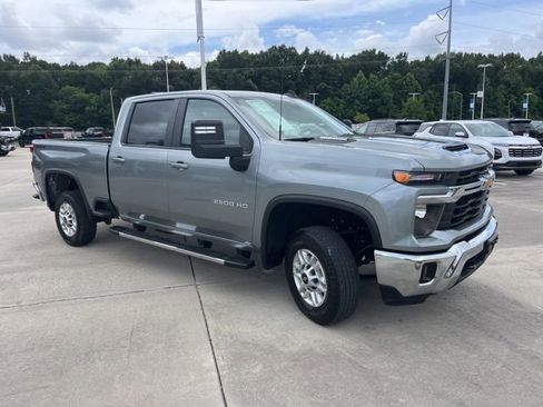 Used 2025 Chevrolet Silverado 2500 LT w/ Convenience Package AWD/4WD image 12
