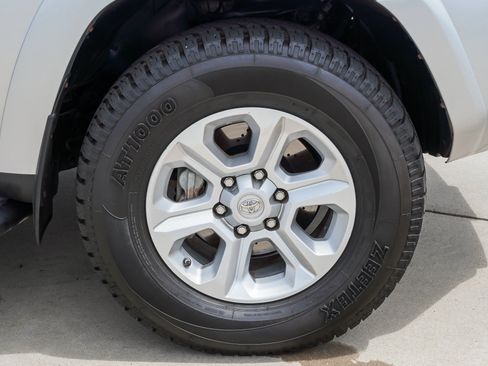 Used 2016 Toyota 4Runner SR5 AWD/4WD image 10
