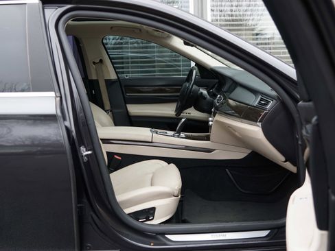 Used 2012 BMW 740Li image 30