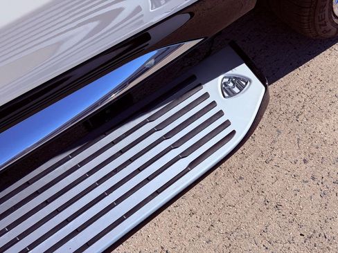 Used 2023 Mercedes-Benz Maybach GLS 600 4MATIC image 36