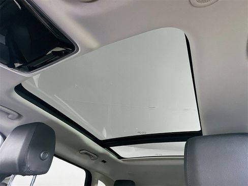 Used 2024 Land Rover Range Rover Velar S image 21