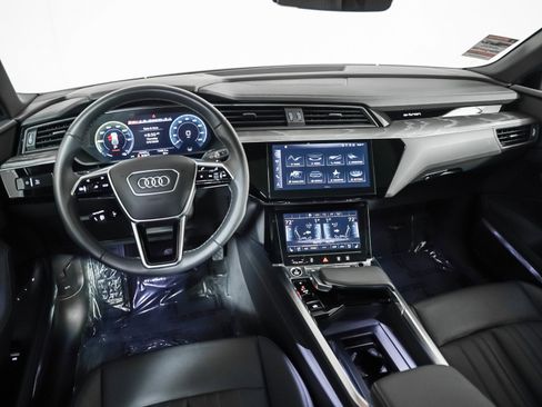 Used 2024 Audi Q8 e-tron Premium Plus w/ Premium Plus Package image 17