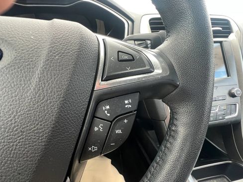 Used 2020 Ford Fusion SEL FWD image 40