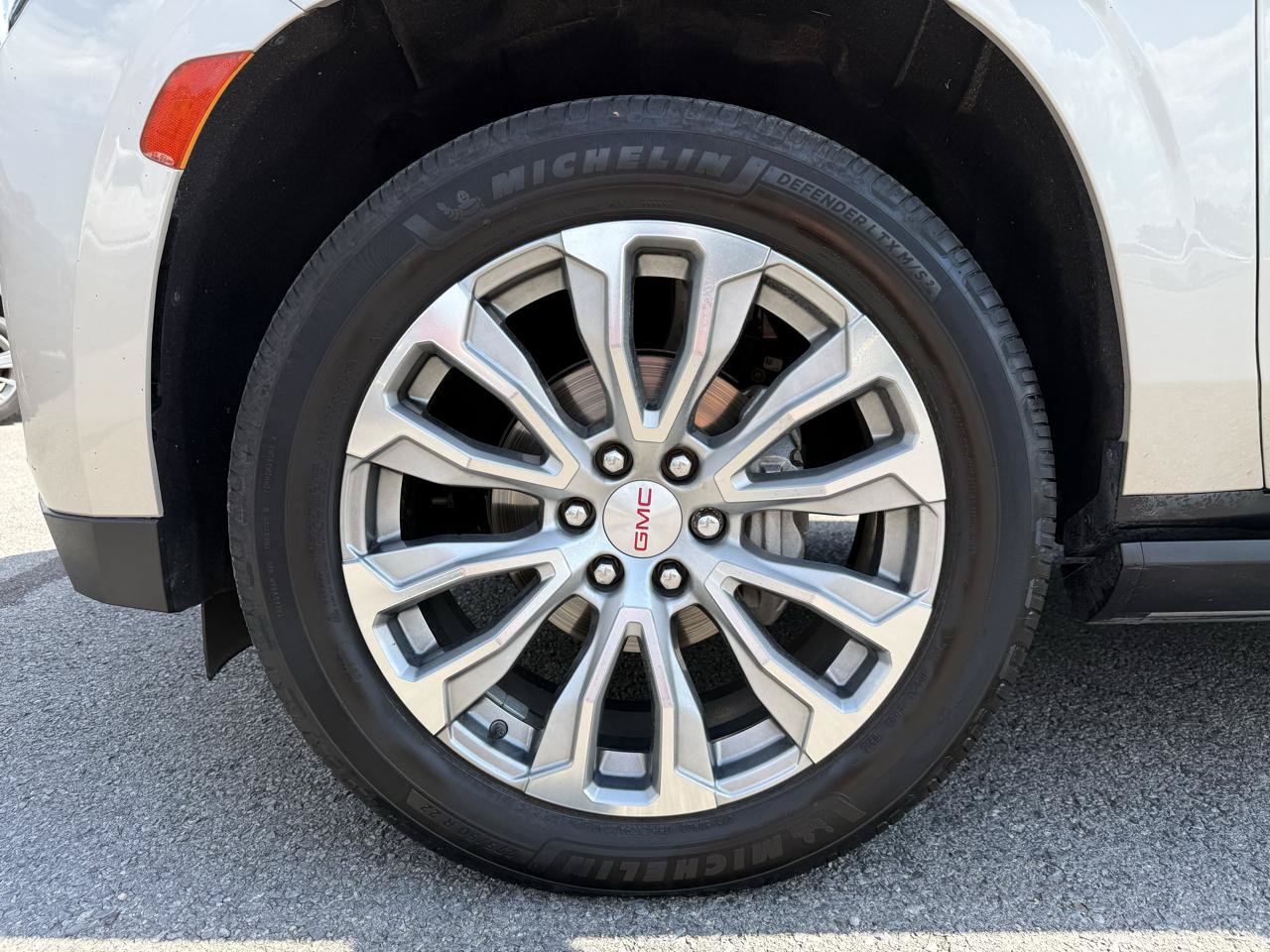 Used 2023 GMC Yukon XL Denali AWD/4WD image 47