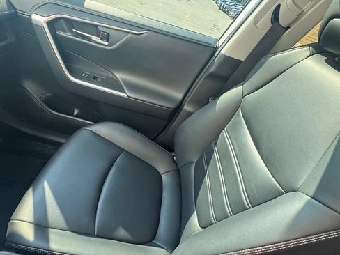 Used 2019 Toyota RAV4 Limited FWD image 24