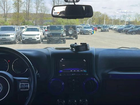 Used 2016 Jeep Wrangler Unlimited Sahara image 26