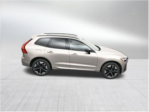 New 2026 Volvo XC60 T8 Plus w/ Protection Package Premier AWD/4WD image 18
