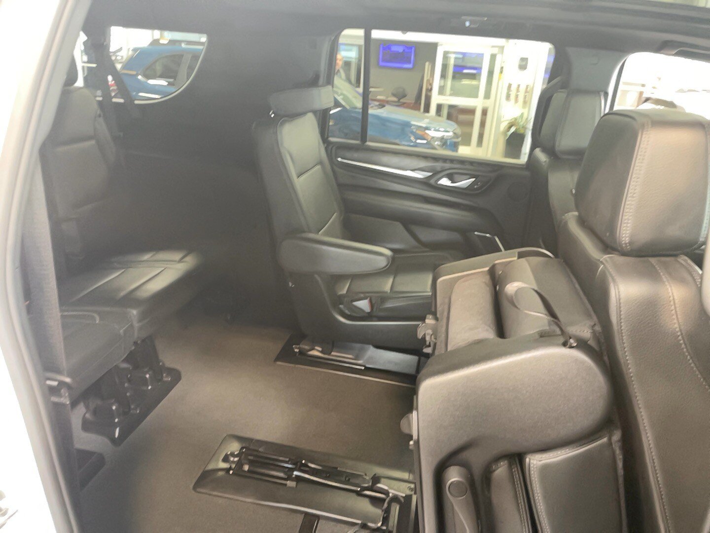 Used 2024 GMC Yukon XL Denali AWD/4WD image 23