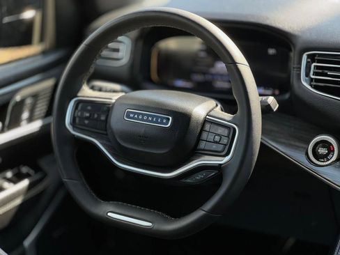 Used 2024 Jeep Wagoneer Series II w/ Flexible Seating Group image 15