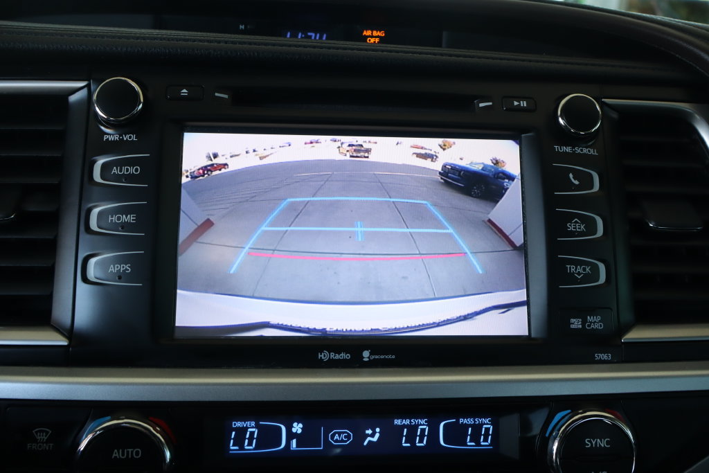Used 2015 Toyota Highlander XLE AWD/4WD image 25