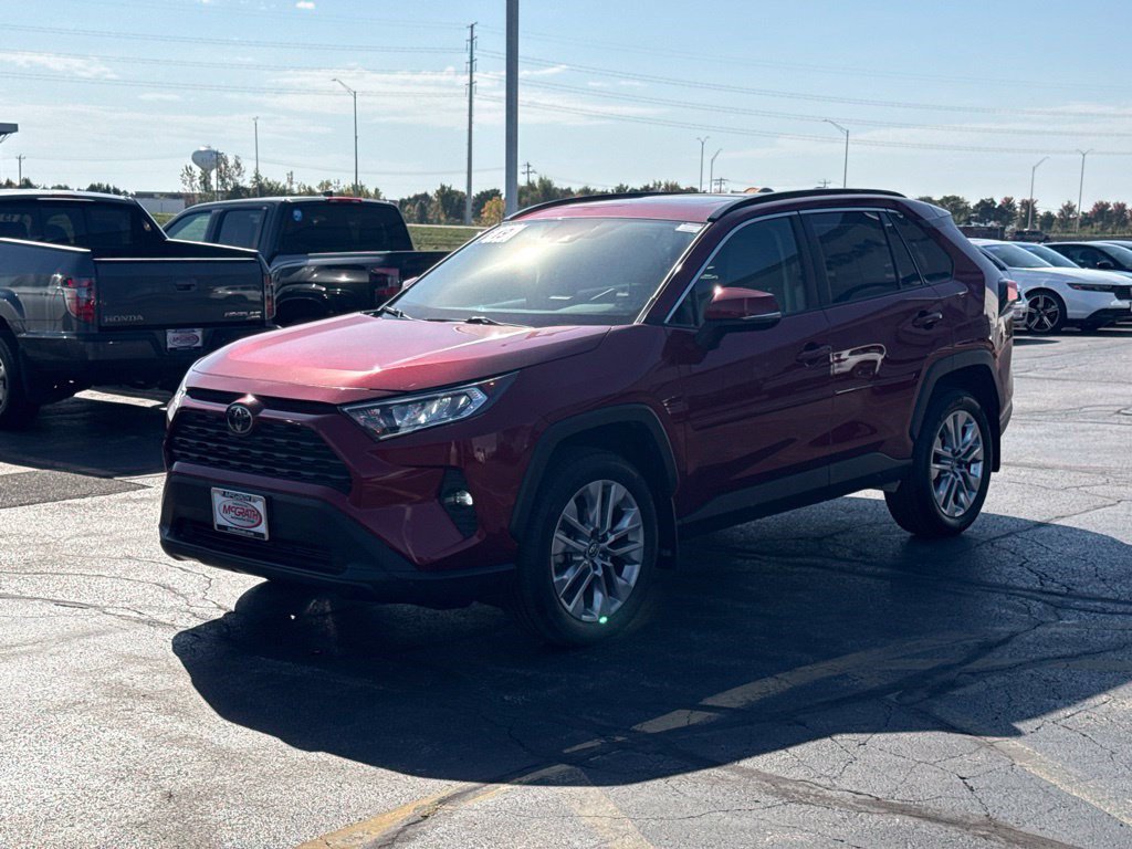 Used 2019 Toyota RAV4 XLE Premium w/ Cold Weather Package AWD/4WD image 7