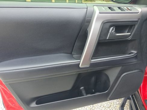 Certified 2018 Toyota 4Runner SR5 AWD/4WD image 12