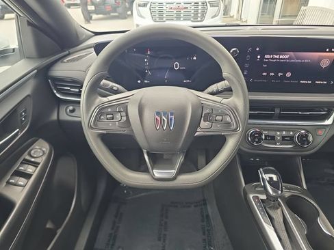 Certified 2025 Buick Envista Preferred FWD image 12
