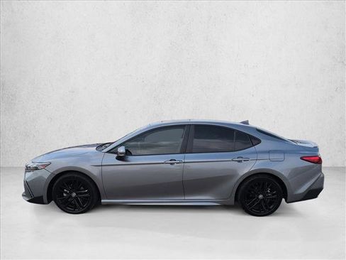 Used 2025 Toyota Camry SE image 8