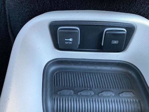 Used 2020 Chrysler Pacifica Touring-L image 13