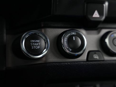 Used 2021 Toyota Tacoma TRD Sport image 30