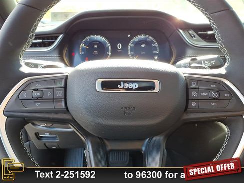 New 2025 Jeep Grand Cherokee 4WD image 13