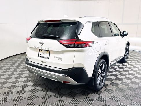 Used 2022 Nissan Rogue Platinum w/ Head-Up Display Package AWD/4WD image 3