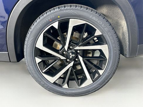 Used 2024 Mitsubishi Outlander SE AWD/4WD image 11