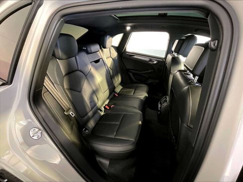 Certified 2023 Porsche Macan AWD/4WD image 23